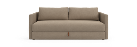 Beige 2-personers sofa med lige armlæn, to ryghynder og en lille læderstrop på den nederste front, set forfra, frilagt.