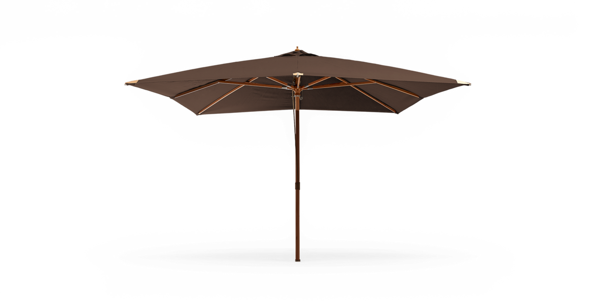 Brun parasol med træstativ, fritlagt mod hvid baggrund.
