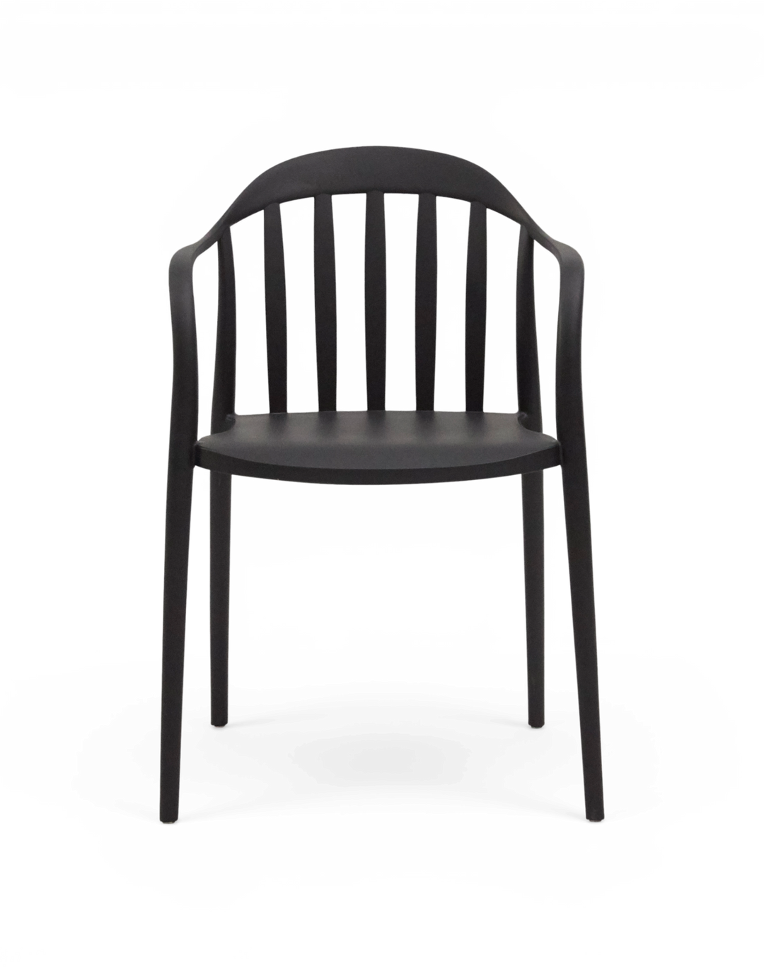 Sort moderne stol med rundet ryglæn og lodrette lameller, set forfra.
