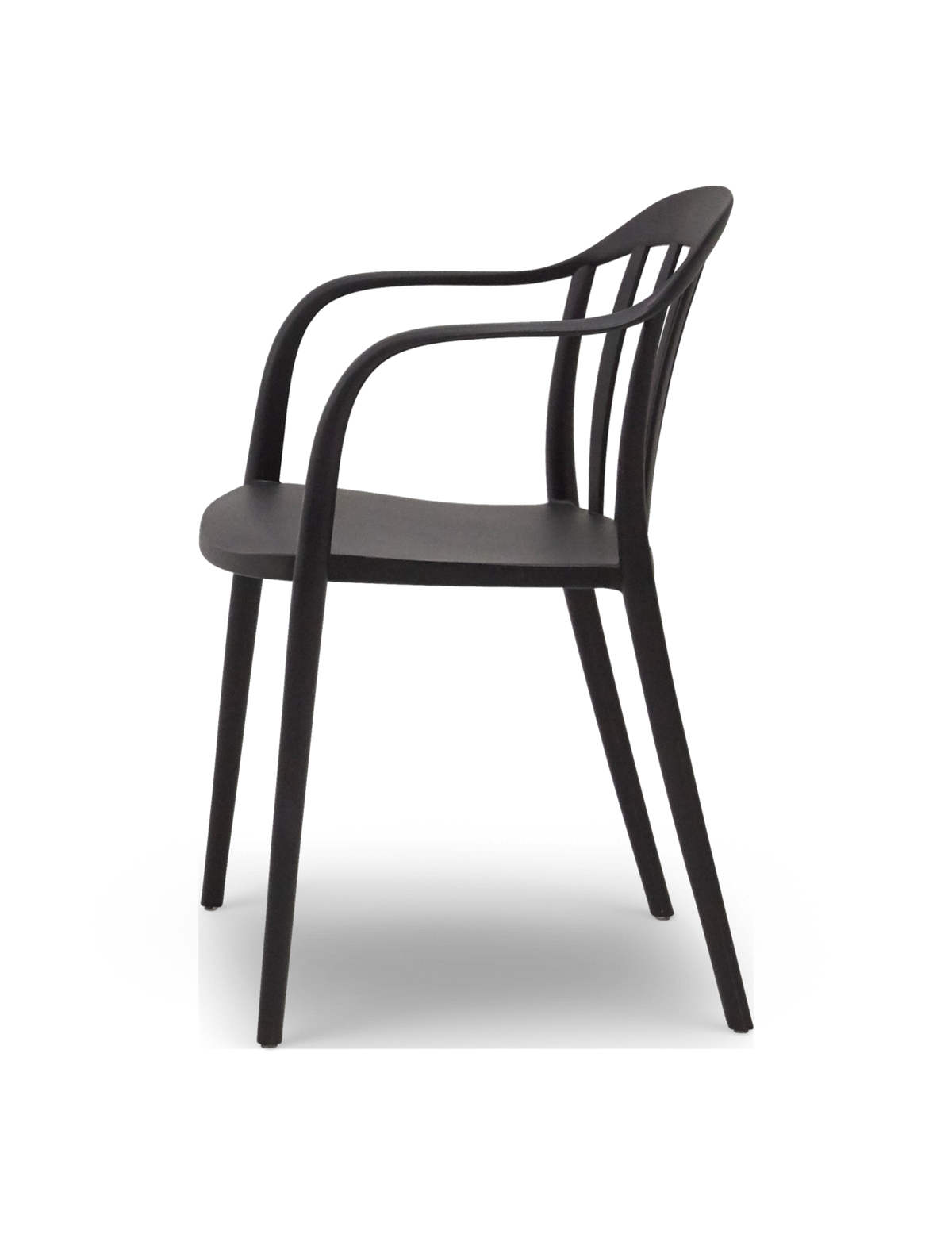 Sort moderne stol med armlæn i sidevinkel, frilagt på hvid baggrund.