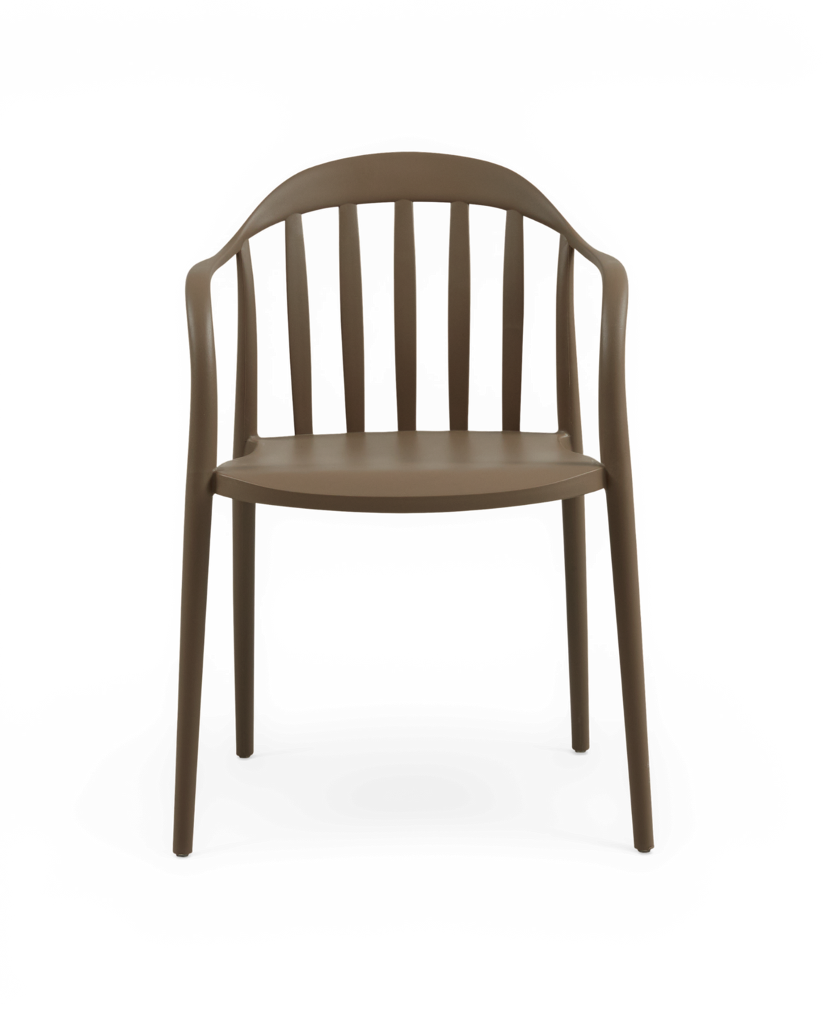Brun minimalistisk plaststol med afrundede armlæn og lamel-ryg, set direkte forfra.