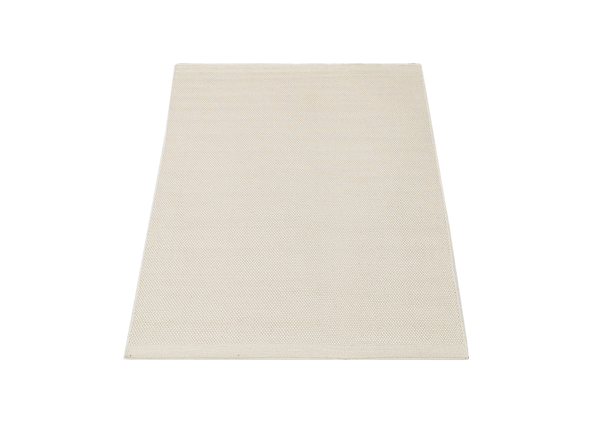 Beige løber/tæppe med diskret vævestruktur på sort baggrund.