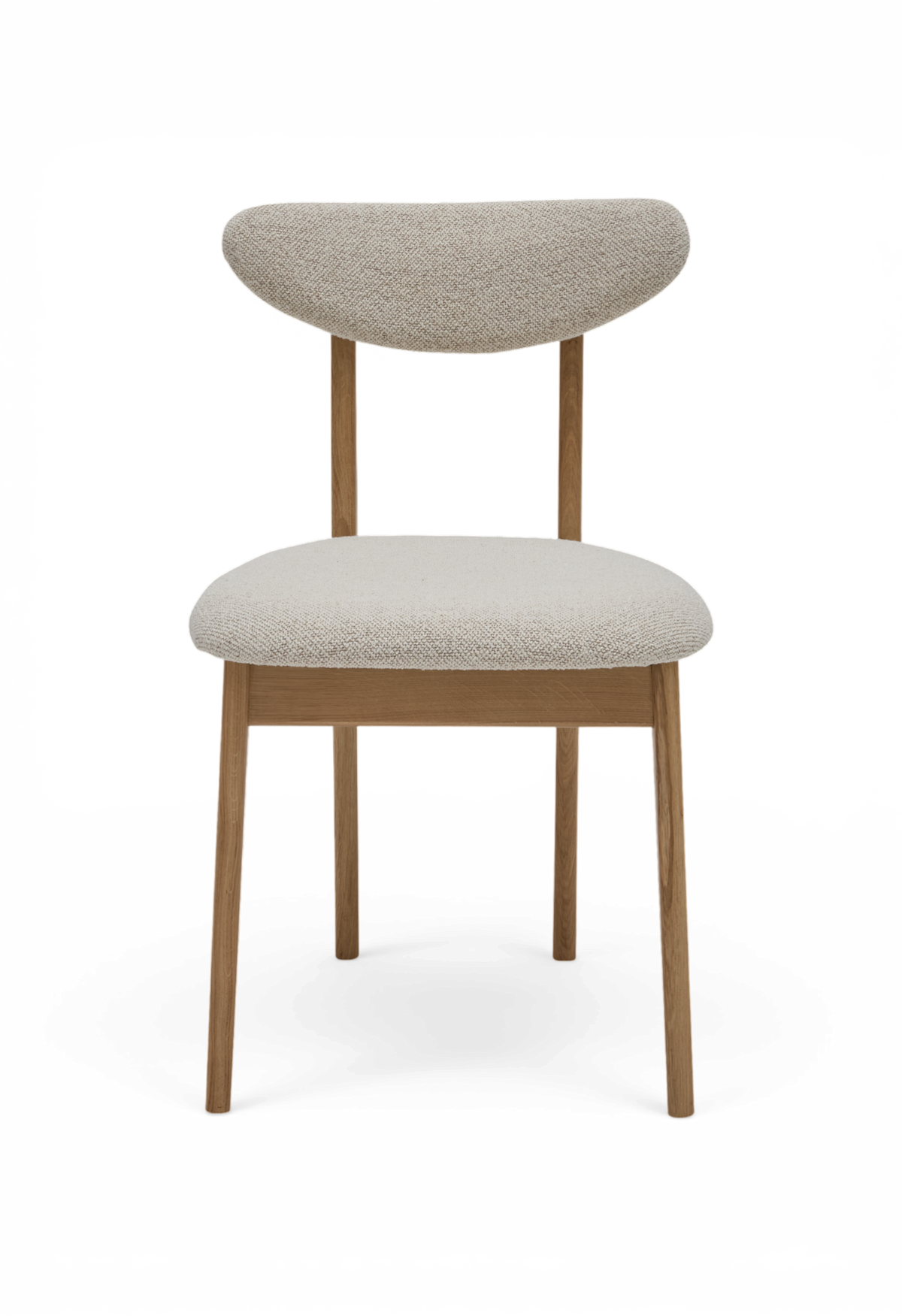 Stol i skandinavisk stil med lys beige bouclépolstring og træben, fotograferet forfra på hvid baggrund.
