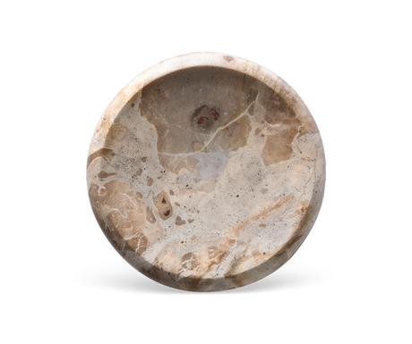 Rund skål i beige marmor med naturlig åretegning, set oppefra.