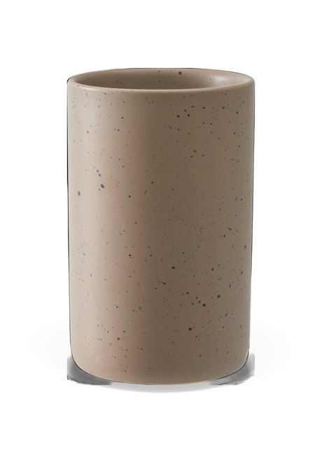 Beige, cylindrisk keramikvase med plettet (spraglet) mønster.