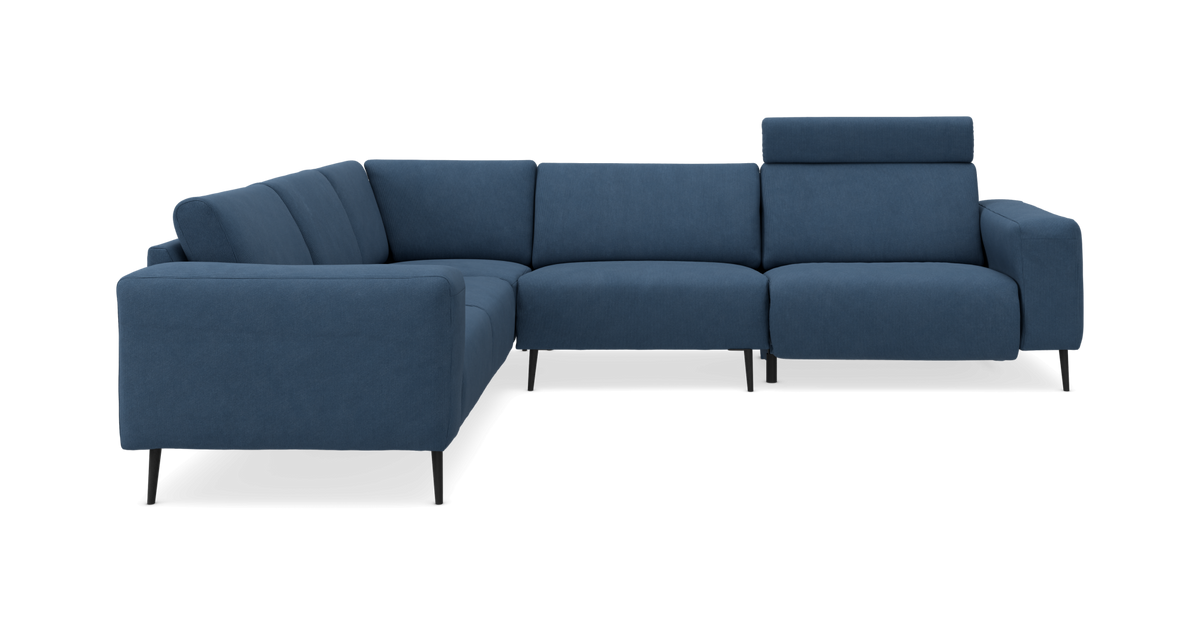 Blå L-formet hjørnesofa med justerbart nakkestøtte på højre sæde, fritlagt mod hvid baggrund.