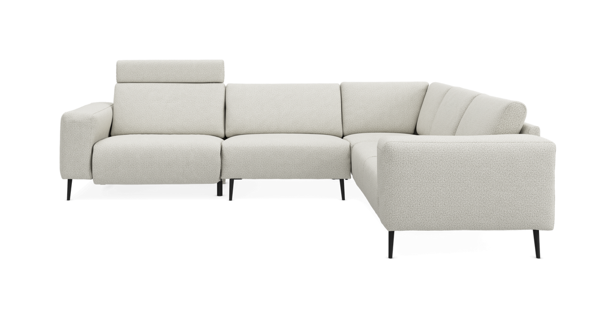 L-formet modulsofa i lys beige bouclé med højre chaiselong, frontvisning, justerbart nakkestøtte og sorte ben.