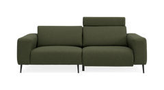 Grøn 2-personers sofa med justerbart nakkestøtte på højre plads, set forfra på neutral baggrund.