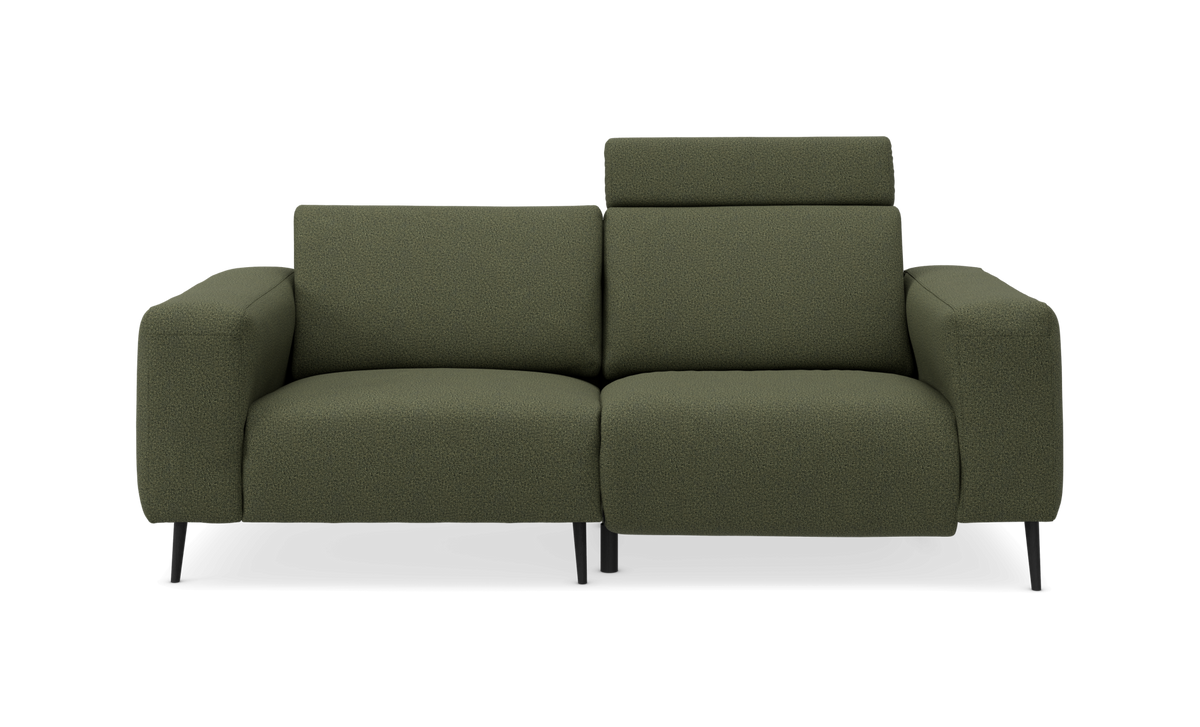 Grøn 2-personers sofa med justerbar nakkestøtte på højre plads, set forfra.