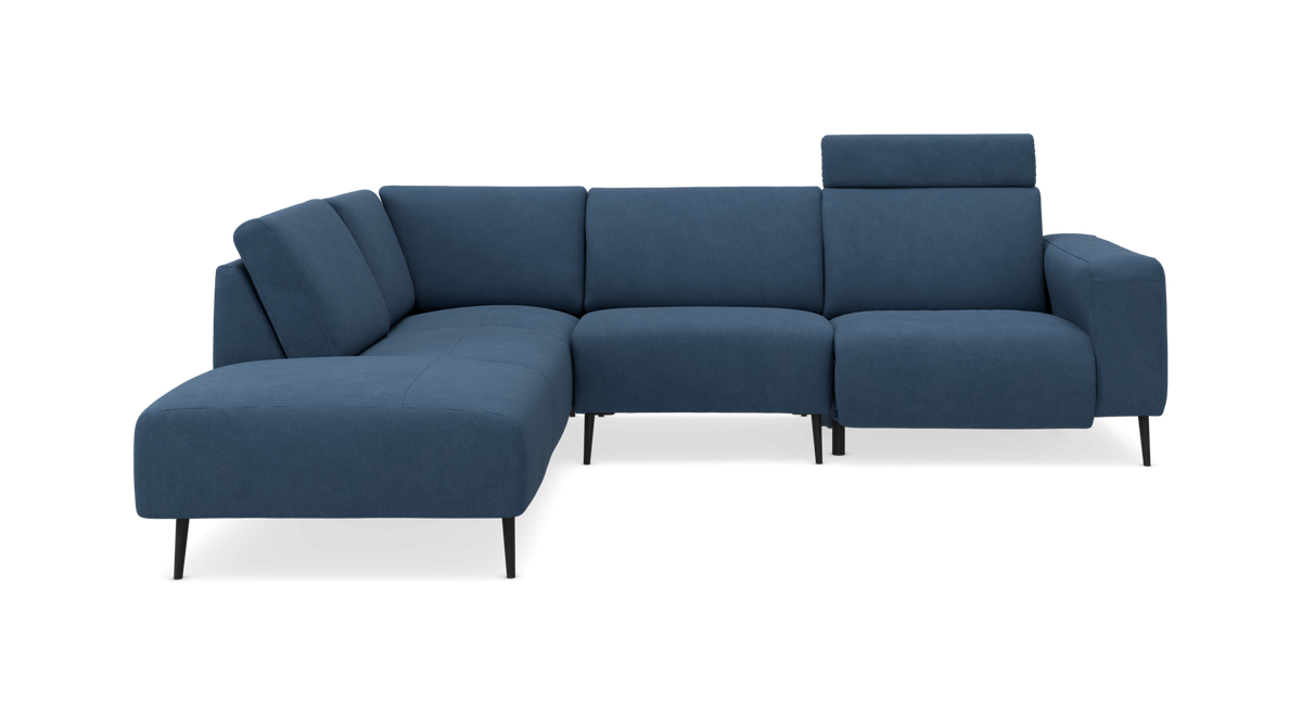Blå L‑formet hjørnesofa med chaiselong til venstre og nakkestøtte, frilagt på hvid baggrund.