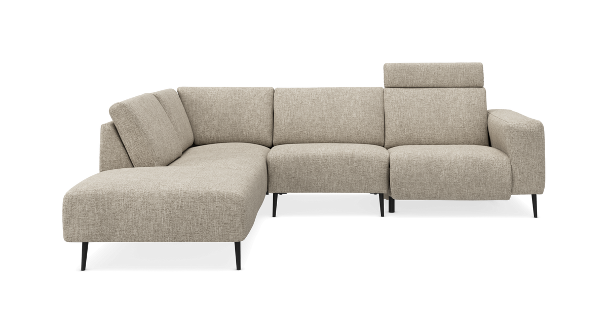 Beige, L-formet modulsofa med venstrevendt chaiselong og justerbar nakkestøtte, vist på hvid baggrund.