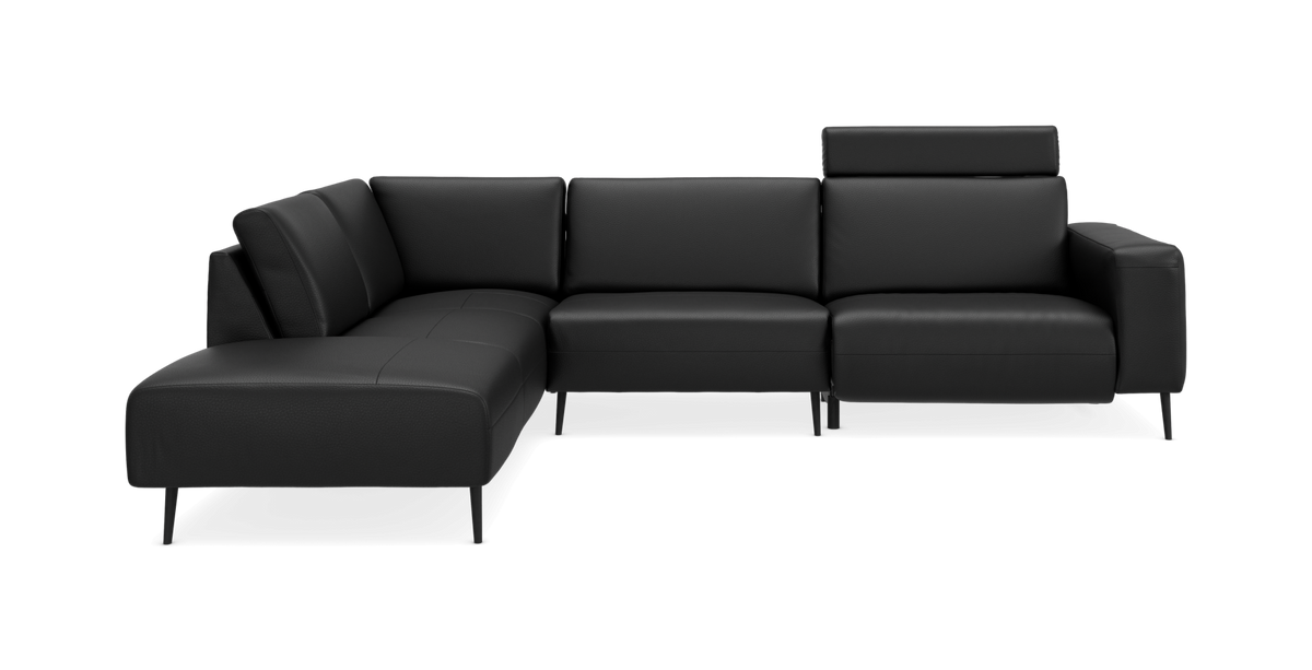 Sort L‑formet modulsofa i læder med hævet nakkestøtte på højre sæde, frilagt produktbillede.
