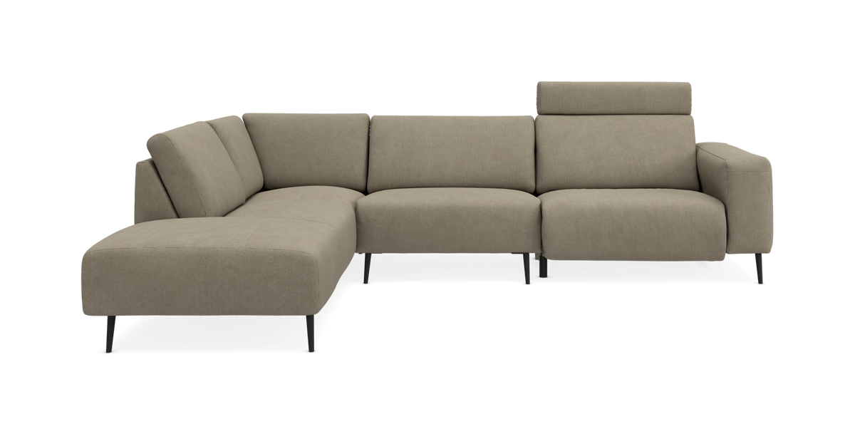 Hjørnesofa i beige stof med venstre chaiselong, sorte ben og justerbar nakkestøtte.