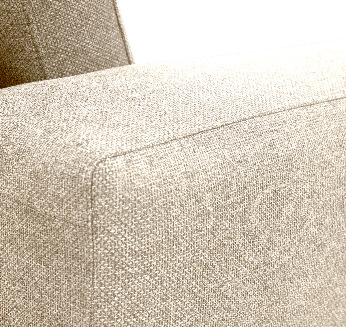 Nærbillede af beige sofa-armlæn i vævet tekstil.