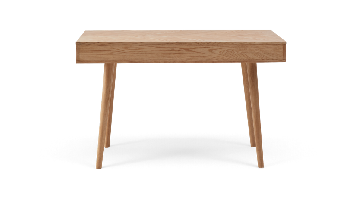 Rektangulært sidebord i lyst træ med slanke, tilspidsede ben, fritlagt på hvid baggrund.