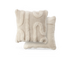 To beige pyntepuder, én med tuftet bølgemønster og én glat, frilagt.