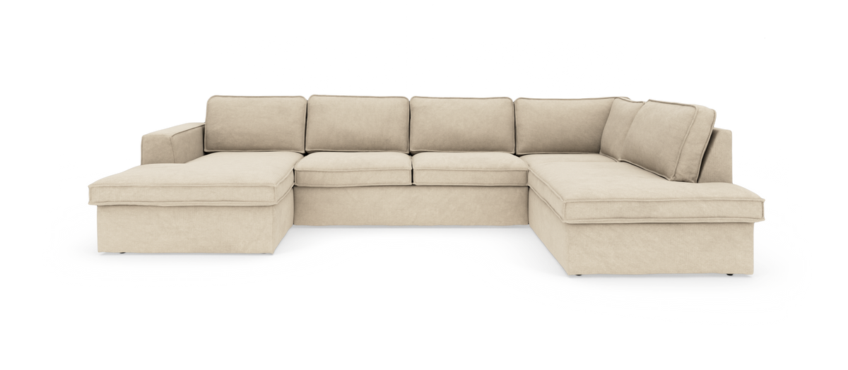 Beige U‑sofa med chaiselonger i begge ender, set forfra, frilagt på hvid baggrund.