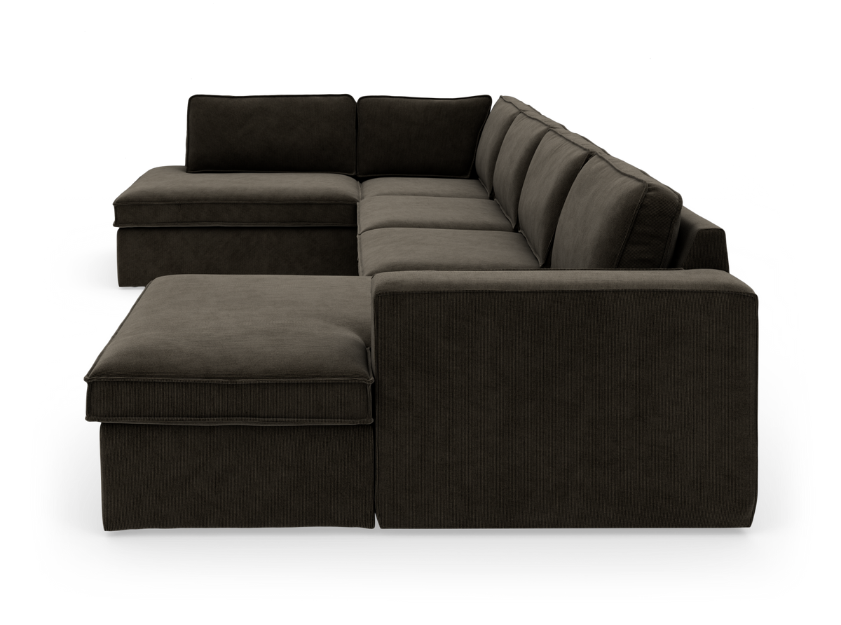 U‑formet modulsofa med to chaiselonger i mørkebrun stof, set skråt forfra i studieopsætning.