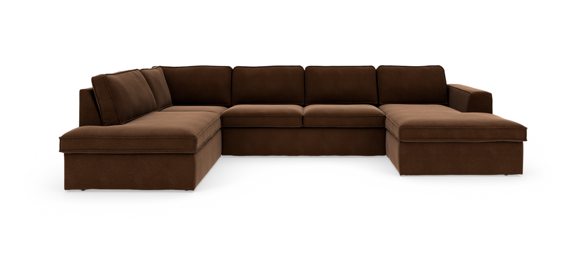 Brun modulsofa i U‑form med chaiselong i begge ender, frilagt på hvid baggrund.