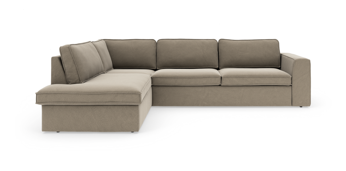 Beige L‑formet modulsofa med chaiselong til venstre på hvid baggrund.