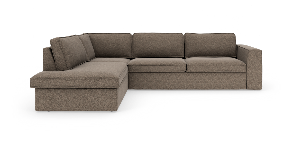 Brun L-formet modulsofa med chaiselong, stofbetrukket med lige armlæn.