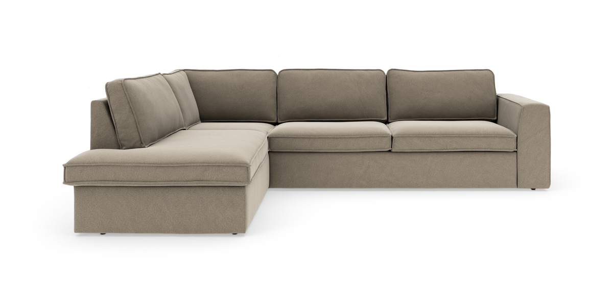Beige L‑sofa med venstrevendt chaiselong, moderne rene linjer og stofbetræk, fritlagt på hvid baggrund.