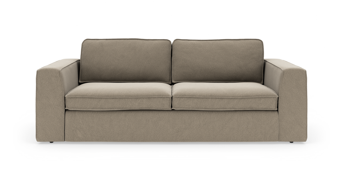 Beige sofa med brede armlæn, to sædehynder og to ryghynder, fritlagt på hvid baggrund.