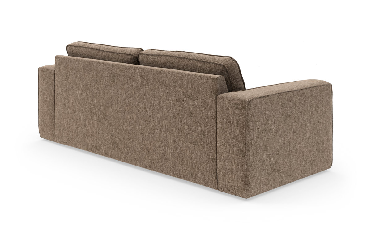 Brun stofsofa set skråt bagfra, frilagt på hvid baggrund.