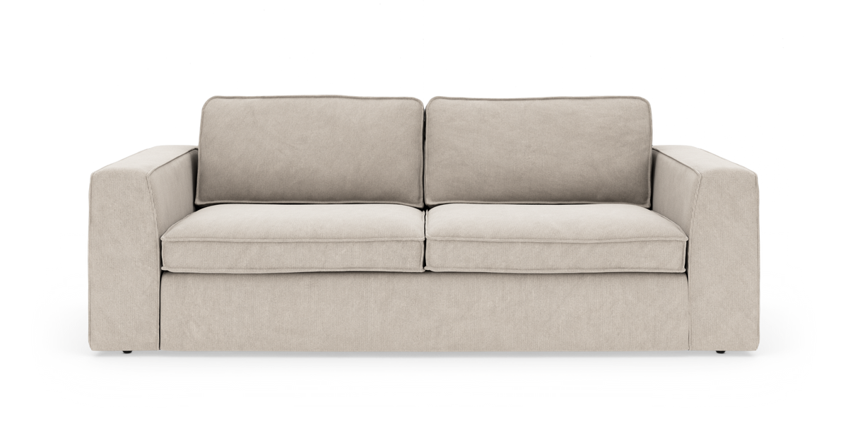 Beige moderne 3-personers sofa med rette armlæn, to sædehynder og to ryghynder, frontvisning frilagt på hvid baggrund.