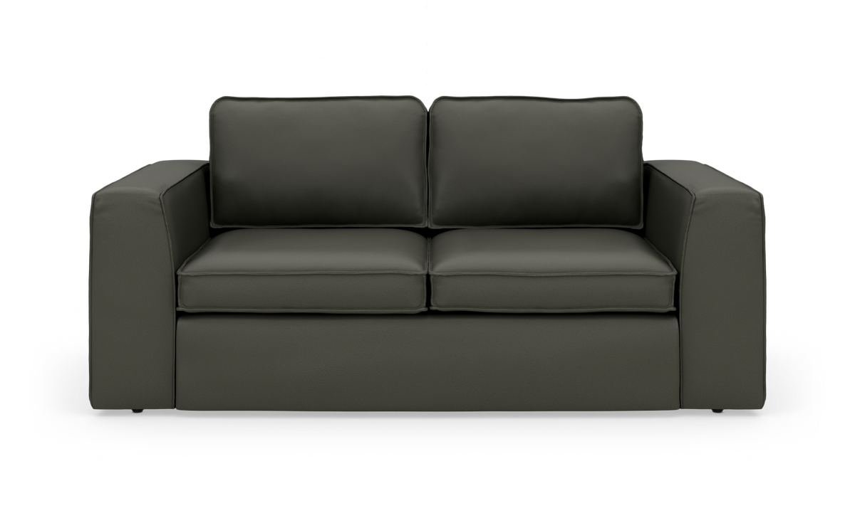 Mørkegrøn 2-personers sofa i moderne, enkel design, frilagt på hvid baggrund.