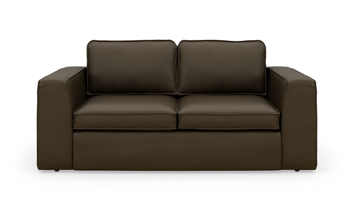 Mørkebrun 2-personers sofa i moderne, boxet design frilagt på hvid baggrund.