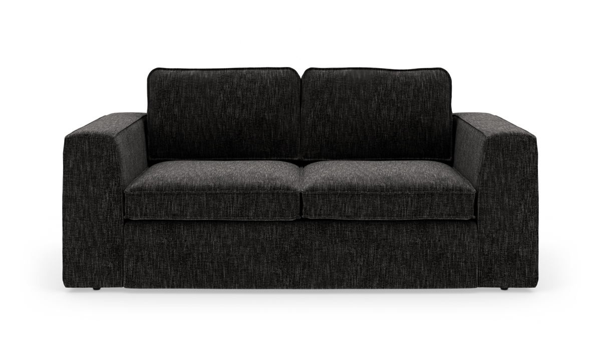 Mørkegrå 2-personers sofa med brede armlæn i moderne, lige design set forfra.