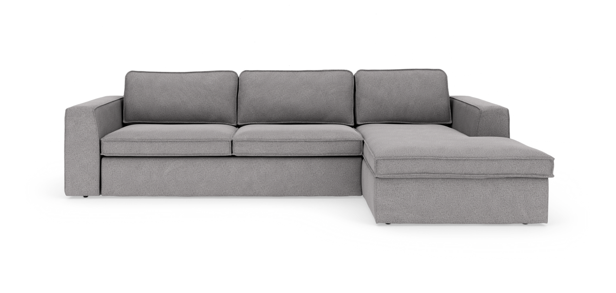 Grå hjørnesofa med chaiselong til højre, frontvisning på hvid baggrund.