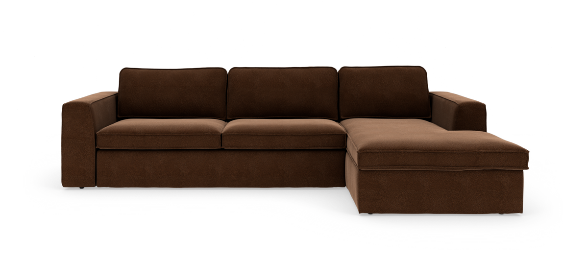 Brun L‑formet hjørnesofa med chaiselong til højre, moderne og lav med brede armlæn.