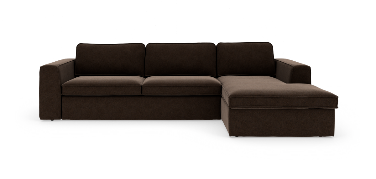 Mørkebrun hjørnesofa med højre chaiselong og lige armlæn, frilagt på hvid baggrund.