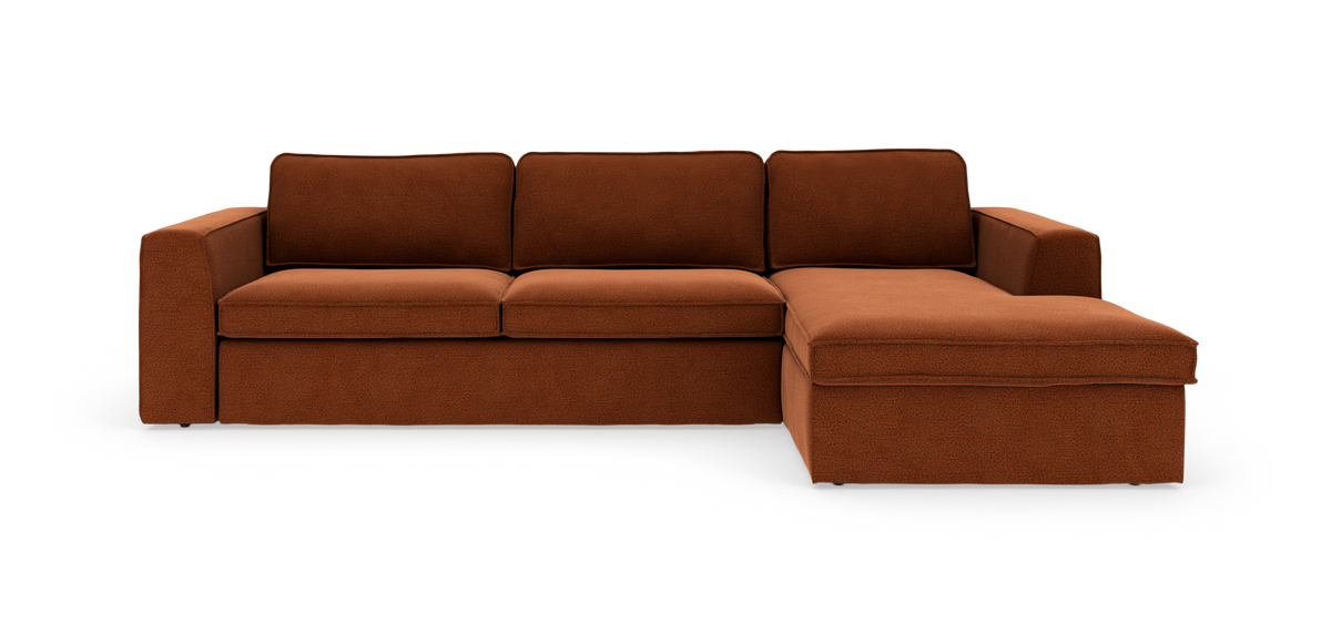 Brun hjørnesofa med chaiselong til højre, fritlagt på hvid baggrund.