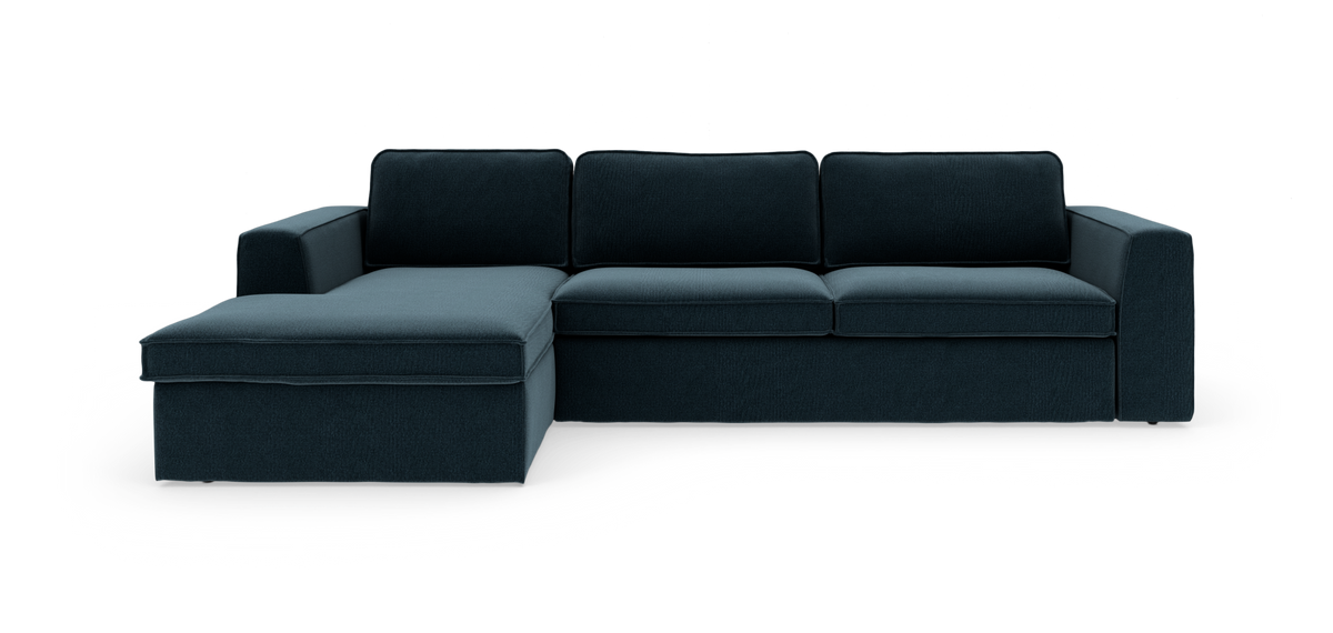 Mørkeblå hjørnesofa med venstrevendt chaiselong i moderne, enkel stil på hvid baggrund.