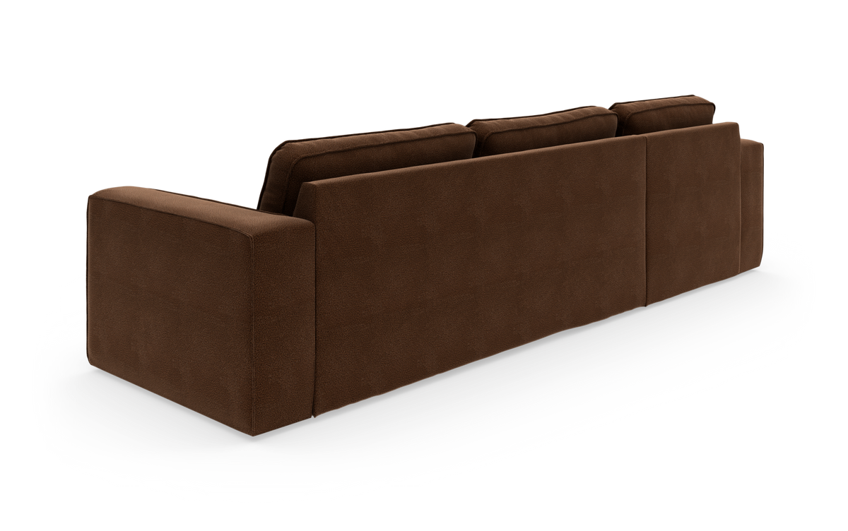 Brun 3-personers sofa set skråt bagfra på hvid baggrund.