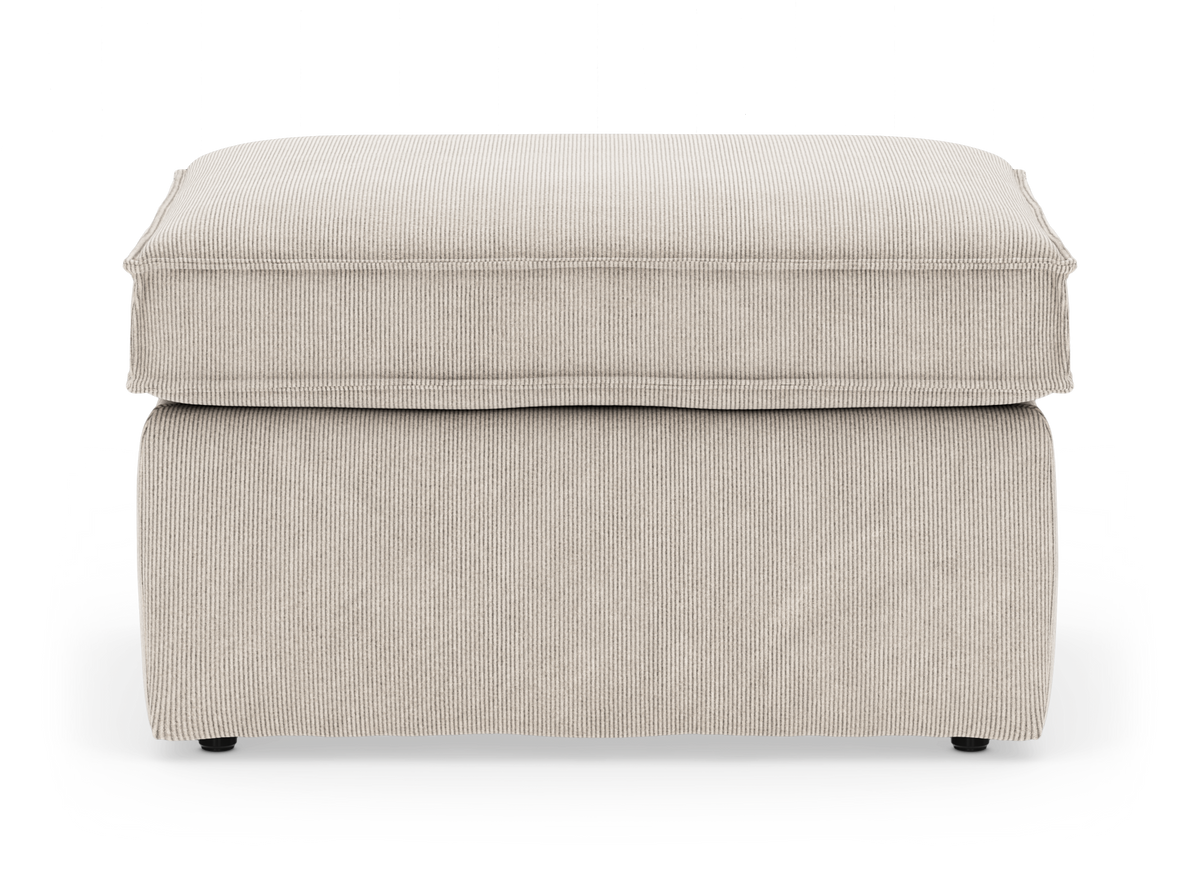 Beige puf i bredriflet fløjl med blød top, frilagt på hvid baggrund.