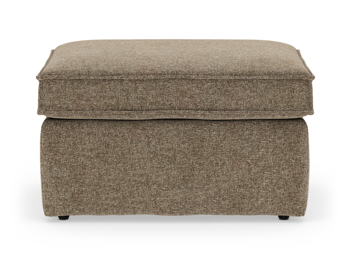 Brunbeige stofbetrukket skammel/puf set forfra, fritstående mod hvid baggrund.