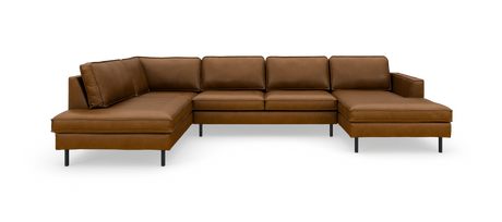 Brun læderhjørnesofa med chaiselong til højre og sorte metalben, frilagt på hvid baggrund.