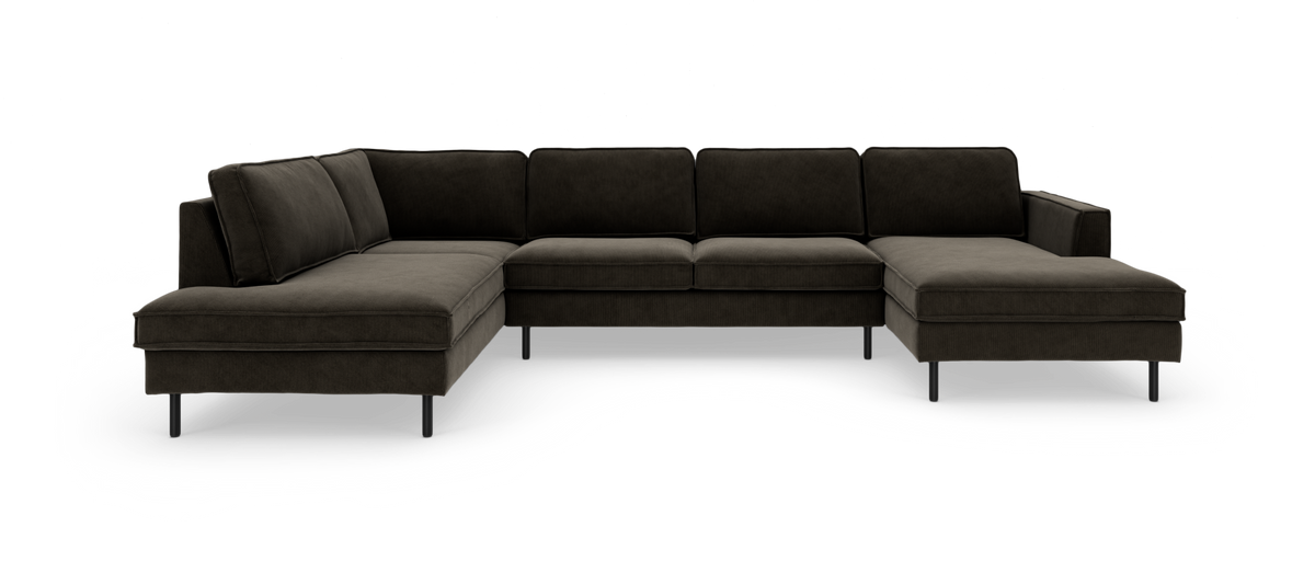 Mørk U‑formet hjørnesofa med to chaiselonger og slanke sorte ben, frilagt på hvid baggrund.