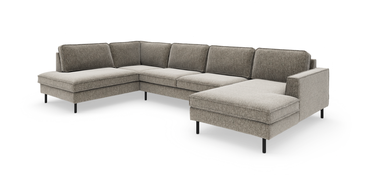 Stor L-formet modulsofa i beige meleret tekstil med chaiselong til højre og slanke sorte ben.