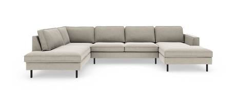 Beige modulsofa i U‑form med chaiselong til højre og bred divan til venstre, på slanke sorte ben.