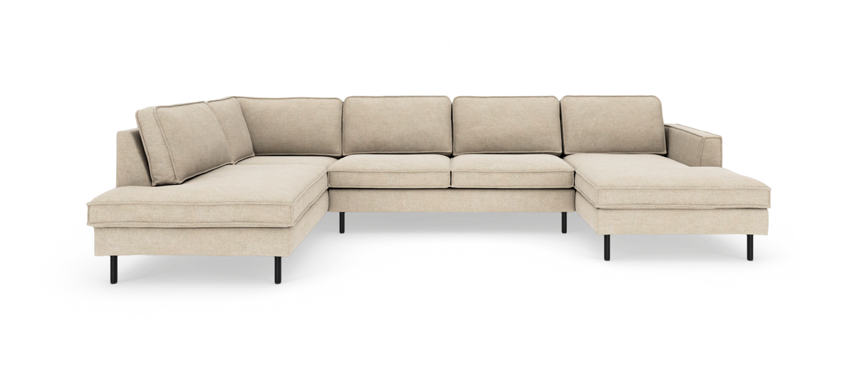 Beige modulsofa i U‑form med to chaiselonger og slanke sorte ben set forfra.