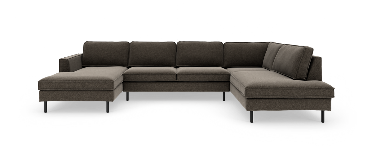 Mørkebrun U-formet modulsofa med to chaiselonger og slanke sorte ben, fritlagt på hvid baggrund.