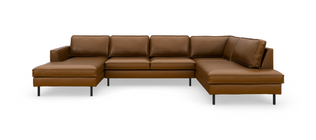 U‑formet læderhjørnesofa i brun med venstrevendt chaiselong og slanke sorte ben på hvid baggrund.