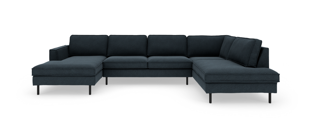 Mørkeblå U-formet modulsofa med chaiselong i begge ender og slanke sorte ben.