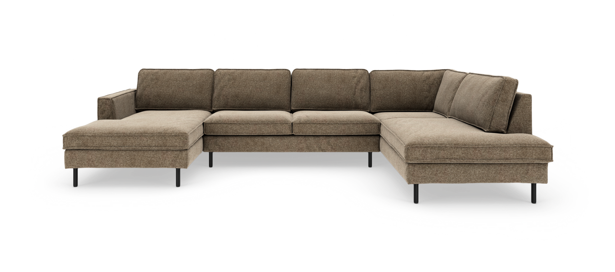 Brun U‑formet modulsofa med chaiselong i begge ender og sorte metalben, fritlagt på hvid baggrund.