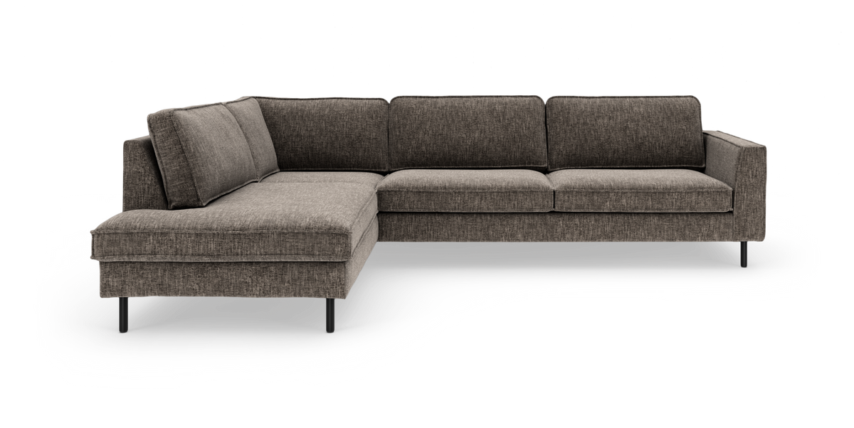 L-formet modulsofa i mørkegråt stof med venstrevendt chaiselong og slanke sorte ben.